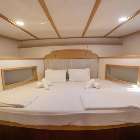 Life Is Life Ботель *